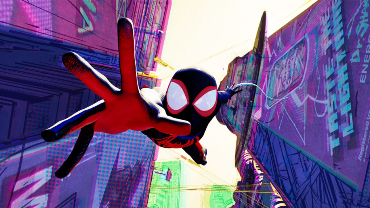 Des kilomètres tombent dans Spider-Man : à travers le Spider-Verse.  Cette image fait partie d'un article sur les meilleurs films d'animation de 2023.