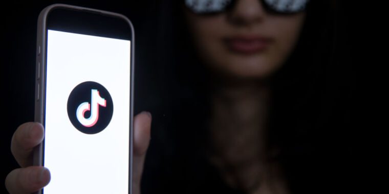 TikTok exige que les utilisateurs « renoncent à jamais » à leur droit de poursuivre en justice pour des préjudices passés