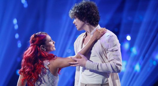 Dianne Buswell de Strictly rend hommage à Bobby Brazier après la finale du spectacle