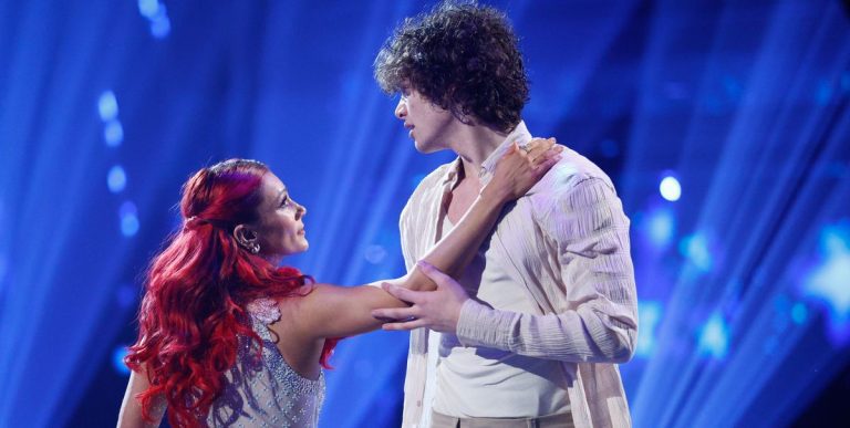 Dianne Buswell de Strictly rend hommage à Bobby Brazier après la finale du spectacle
