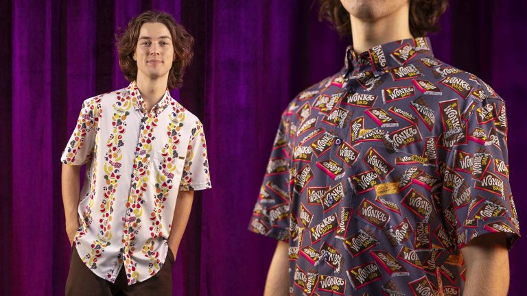 Trucs cool : la nouvelle collection de chemises RSVLTS Willy Wonka la ramène au film classique
