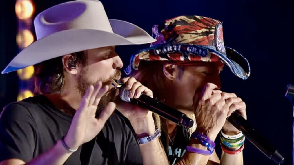 Chris Janson et Bret Michaels se produisent dans « CMT Crossroads »