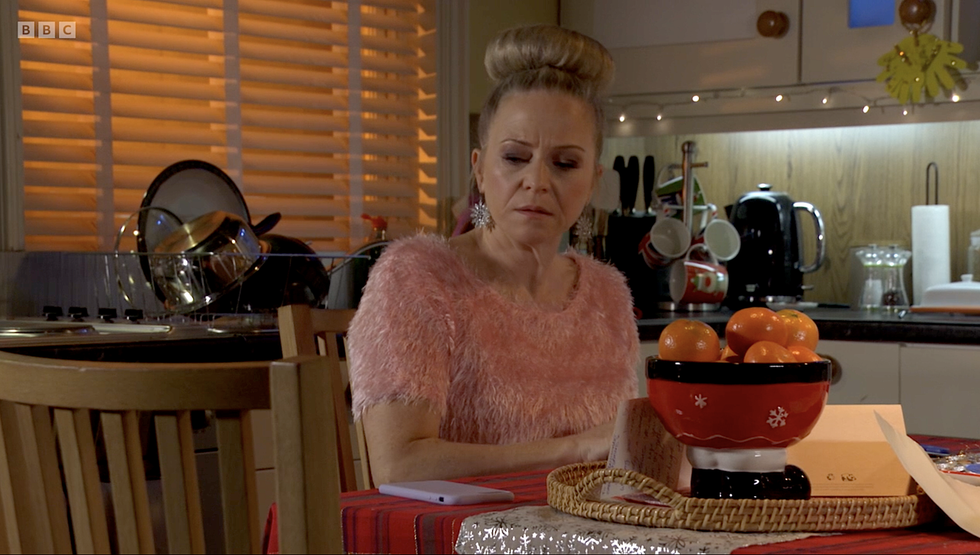 Kellie Bright dans le rôle de Linda Carter dans Eastenders