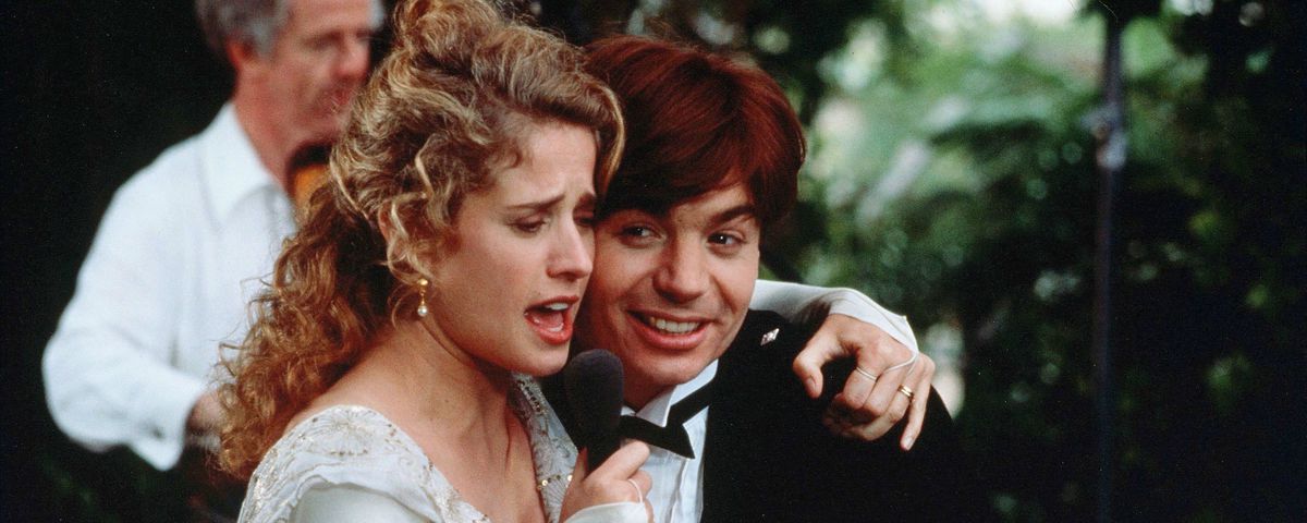 (De gauche à droite) Nancy Travis et Mike Myers dans Alors j'ai épousé un meurtrier à la hache.