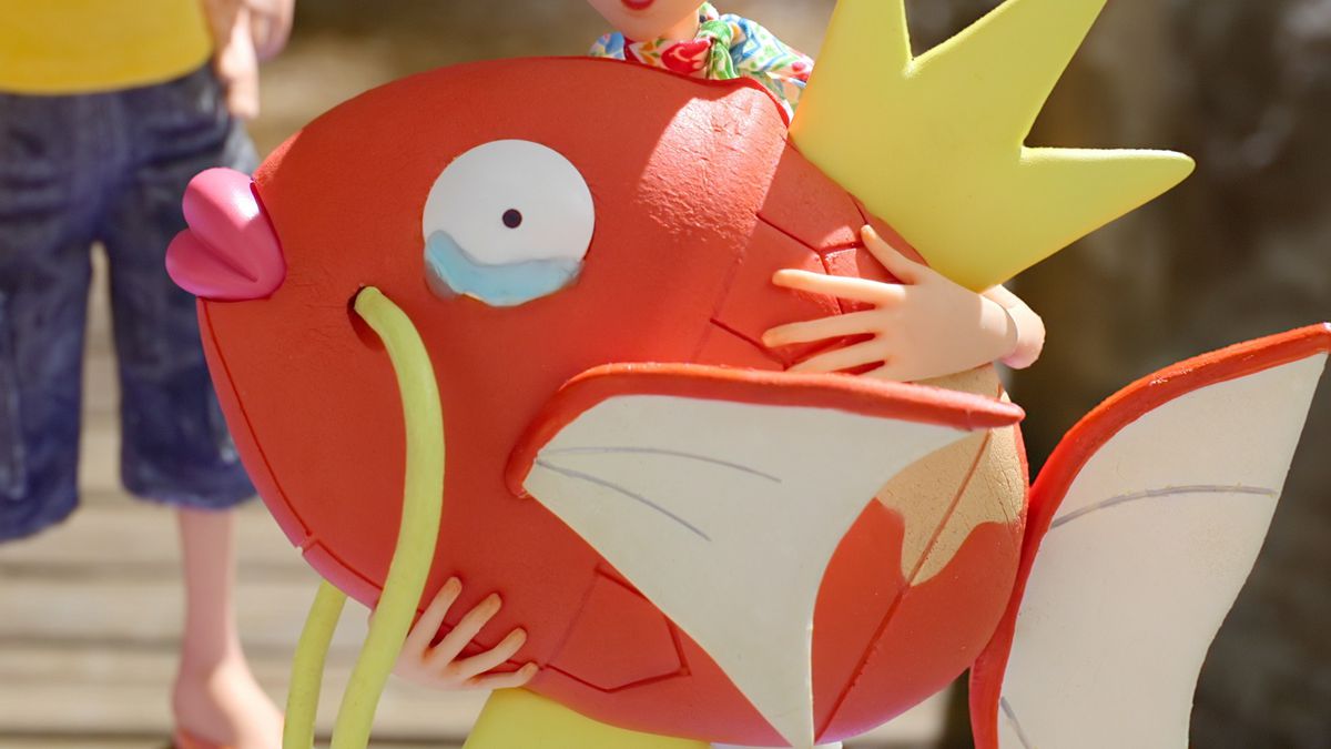 Un Magikarpe fait de son mieux pour ne pas pleurer