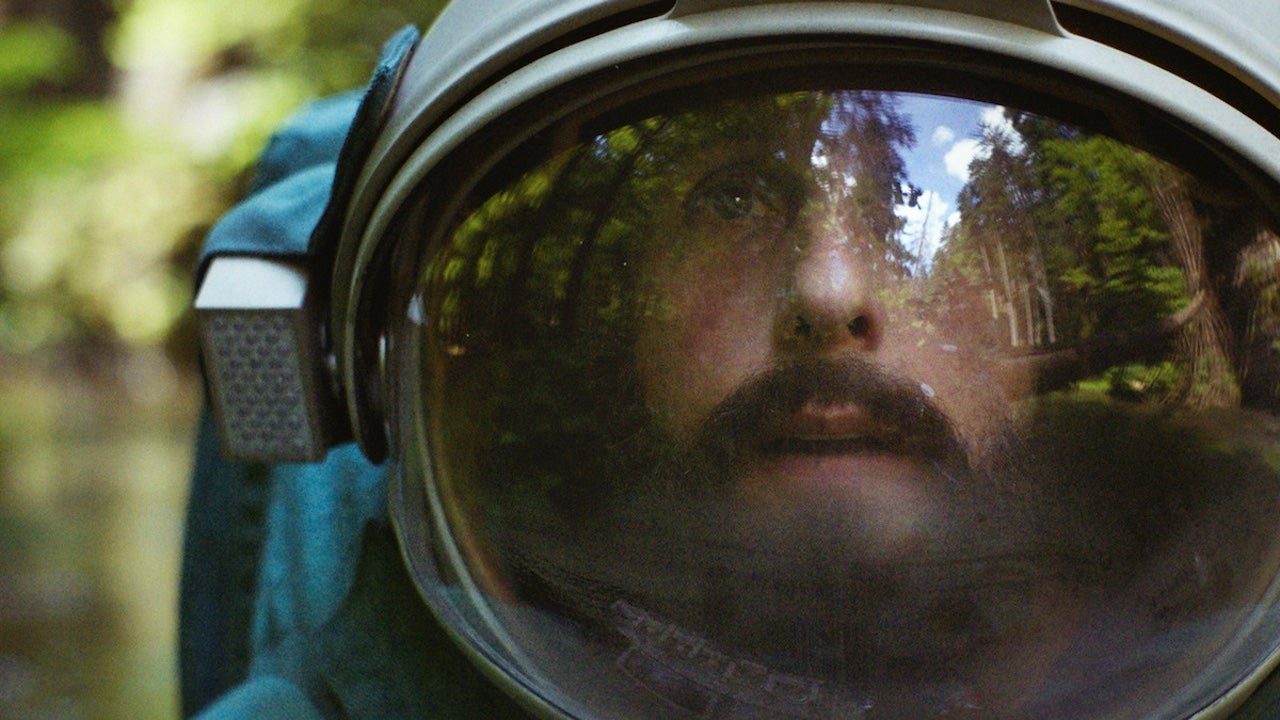 Adam Sandler est un astronaute à la dérive dans le premier teaser de Netflix pour Spaceman
