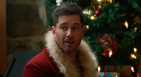 Après avoir joué dans 15 films Hallmark, Luke Macfarlane plaisante sur le fait de pouvoir enfin jouer le Père Noël