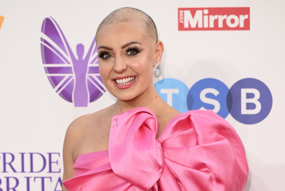 Amy Dowden portant une robe rose aux Pride of Britain Awards 2023