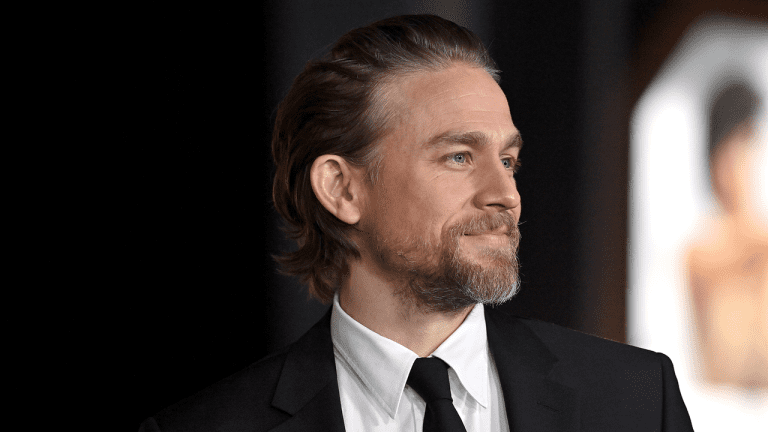 Charlie Hunnam de Rebel Moon révèle pourquoi il a refusé le rôle de Green Arrow dans Snyderverse
