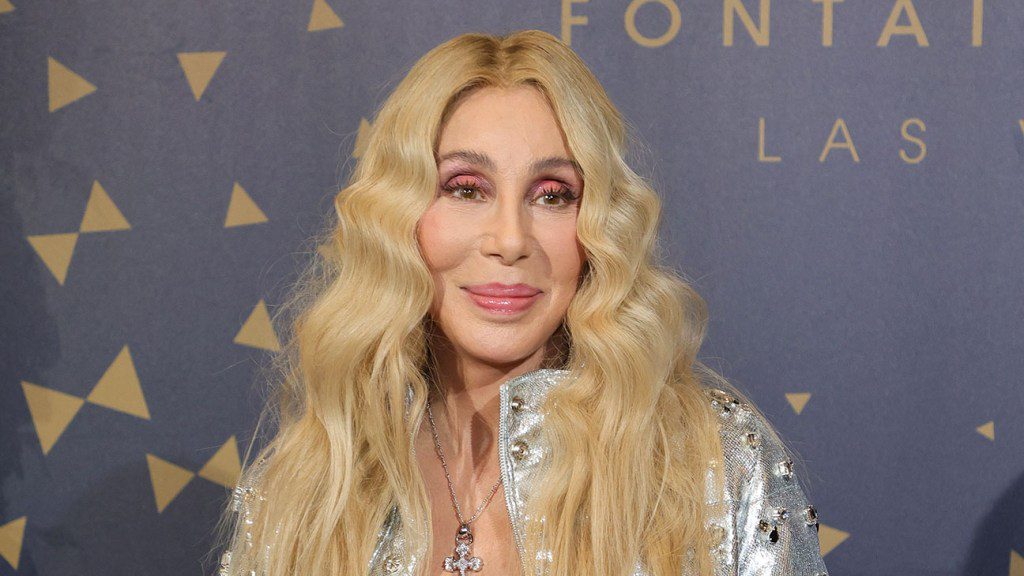 Cher sur le Rock and Roll Hall of Fame qui la snobe : « Ils peuvent simplement y aller, vous savez quoi eux-mêmes »
