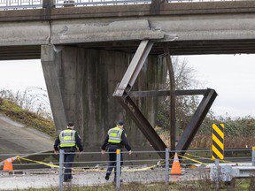 Circulation frontalière bloquée sur l’autoroute 99 à Delta, en Colombie-Britannique, après qu’un camion a heurté un viaduc