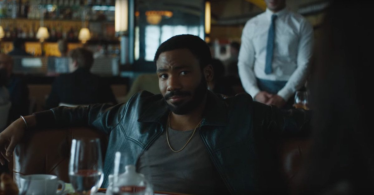 Donald Glover n'est peut-être même pas la meilleure partie de sa propre émission Mr. & Mrs. Smith
