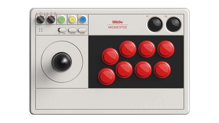 Économisez gros sur les sticks d'arcade économiques de 8BitDo pour Switch, Xbox et PC
