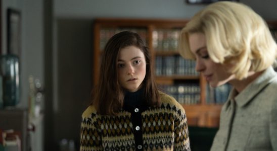 Eileen met en vedette Thomasin McKenzie et Anne Hathaway sur la méthode de tournage inhabituelle du film [Exclusive Interview]