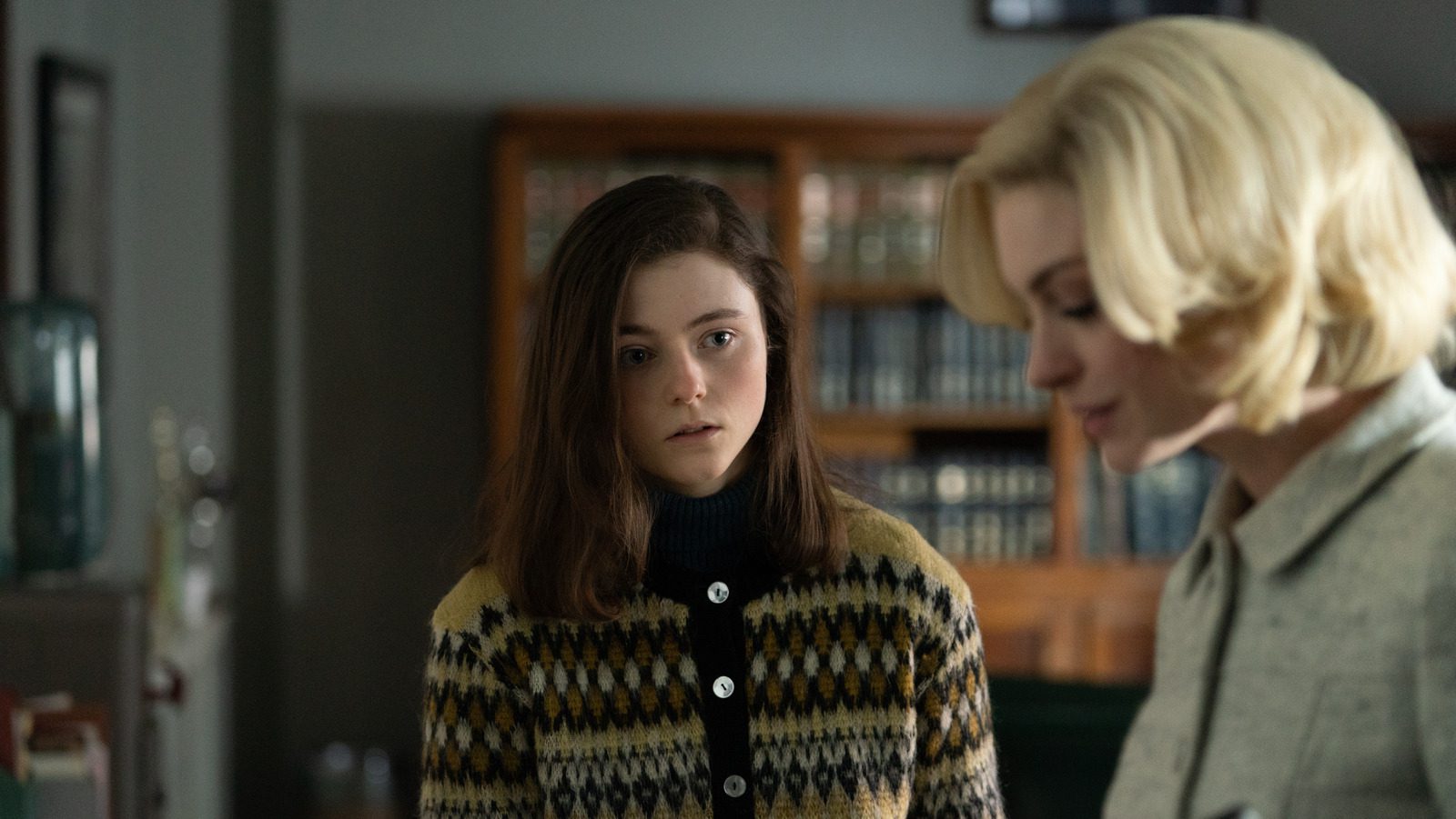 Eileen met en vedette Thomasin McKenzie et Anne Hathaway sur la méthode de tournage inhabituelle du film [Exclusive Interview]
