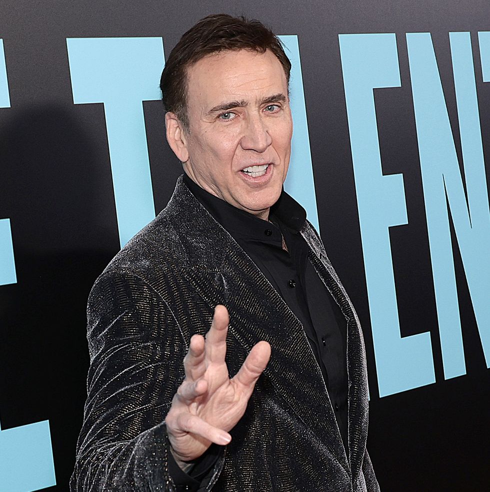 Nicolas Cage saluant lors d'une première de film