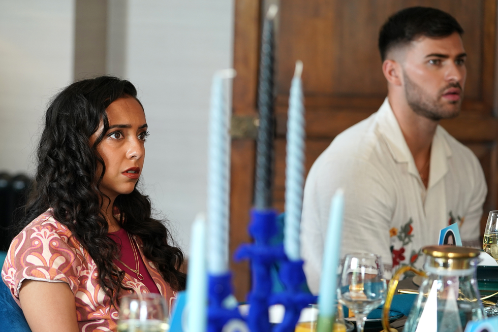 Nadira Valli et Roméo Nightingale à Hollyoaks