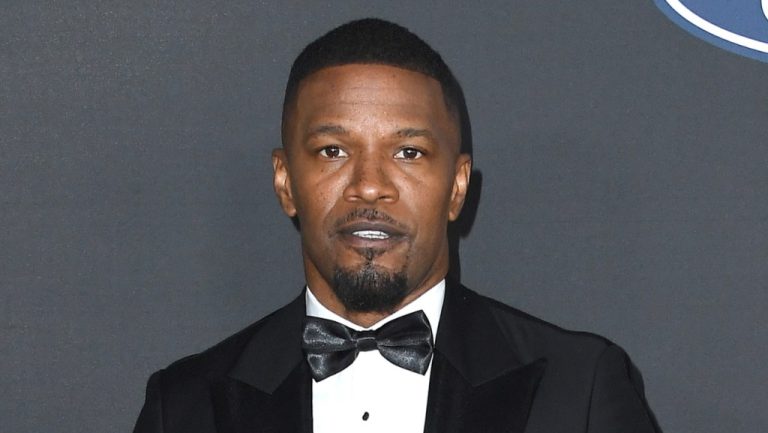 Jamie Foxx fait sa première apparition publique depuis la crise de santé : « J'ai vu le tunnel, je n'ai pas vu la lumière »
