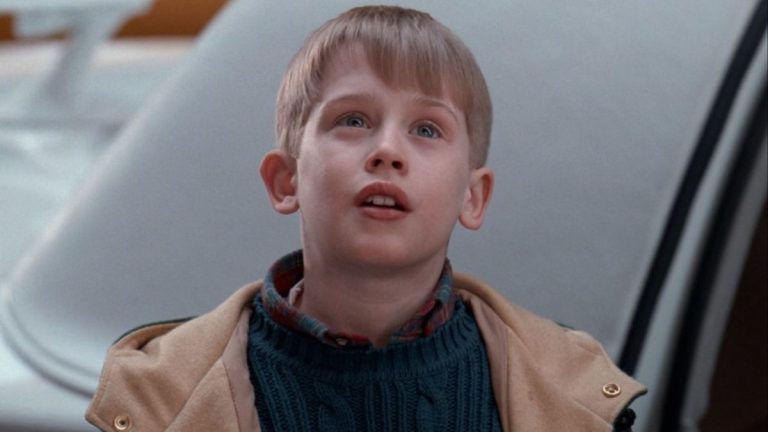 Je viens de découvrir que Home Alone 2 a en fait inspiré l'un des plus gros jouets de Noël de 1993, et l'histoire est fascinante
