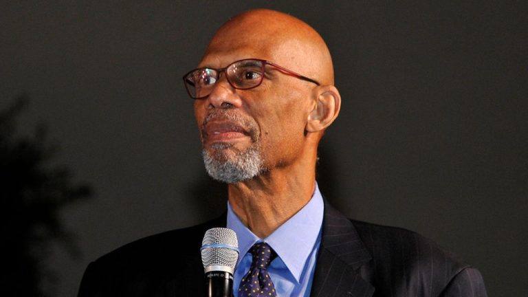 Kareem Abdul-Jabbar subit une intervention chirurgicale pour une fracture de la hanche
