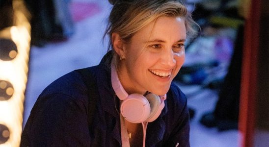 BARBIE, director Greta Gerwig, on set, 2023. ph: Jaap Buitendijk / © Warner Bos. / Courtesy Everett Collection