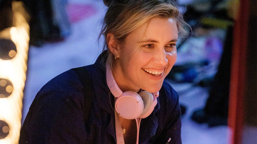 BARBIE, director Greta Gerwig, on set, 2023. ph: Jaap Buitendijk / © Warner Bos. / Courtesy Everett Collection