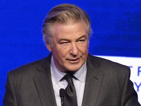 Alec Baldwin s'exprime lors du gala du Ripple of Hope Award au New York Hilton Midtown le jeudi 9 décembre 2021, à New York.