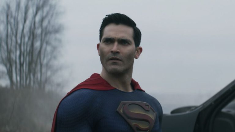 La saison 4 de Superman et Lois a réduit son casting principal, mais je suis heureux d'apprendre qu'un personnage important apparaîtrait toujours
