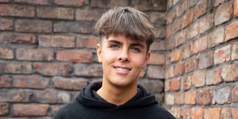 La star de Coronation Street, Luca Toolan, appelle à l'arrivée de la dangereuse famille de Mason Radcliffe
