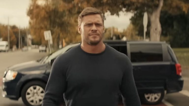 Alan Ritchson in Reacher