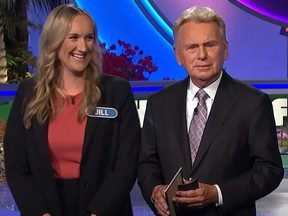 L’animatrice de « Wheel of Fortune », Pat Sajak, se lance dans un échange « irritable » avec le candidat après qu’elle lui ait reproché sa défaite