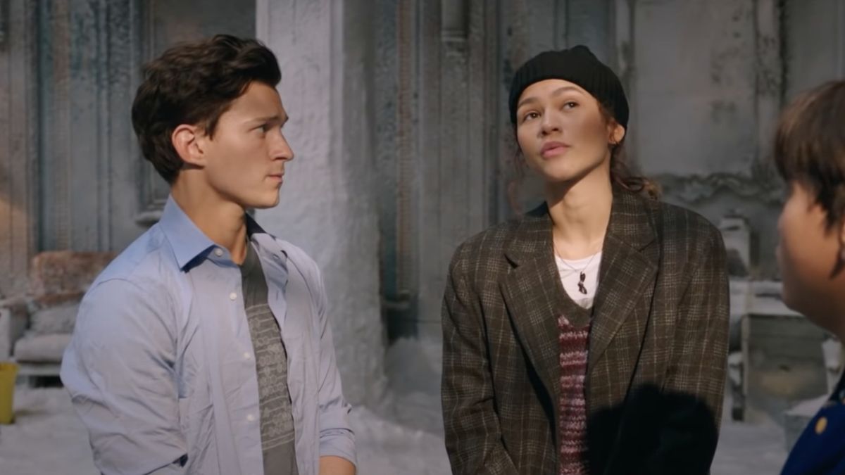 Le clip d'interview de Spider-Man refait surface montre que Tom Holland ignore le flirt de Zendaya, et les fans ont tous les sentiments pour elle : 