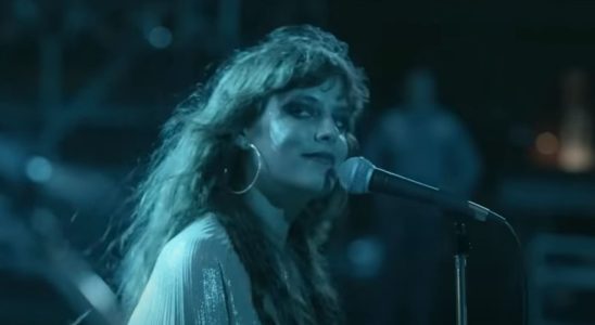 Le guitariste de Stevie Nicks réagit à son amour pour Daisy Jones et les Six et parle d'elle et de son « cœur musical »