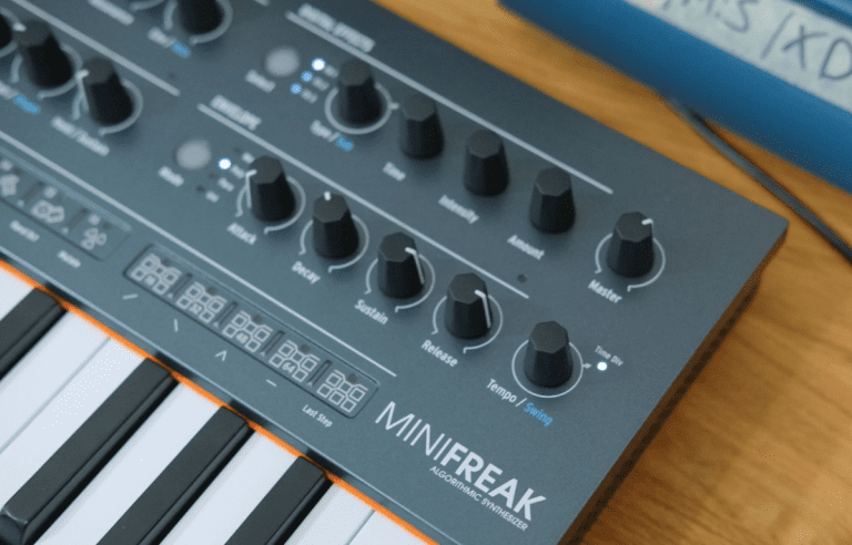 Le synthétiseur MiniFreak d’Arturia reçoit une mise à jour du firmware avec un nouveau moteur et de nouveaux effets