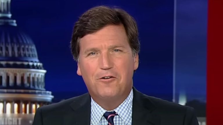 Le vétéran de Fox News, Tucker Carlson, lance son propre service de streaming qui mise sur un public qui aime vraiment les émissions avec Tucker Carlson dedans
