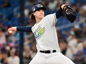 Tyler Glasnow des Rays de Tampa Bay livre un lancer aux Rangers du Texas.