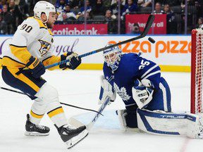 Les Maple Leafs réalisent une belle performance défensive, Samsonov blanchit les Predators