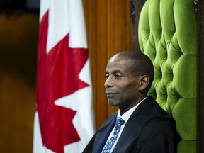 La Chambre des communes débat de l'opportunité de demander à un comité de déterminer si le président Greg Fergus devrait être puni pour un message vidéo qu'il a filmé et diffusé lors d'un congrès d'un parti politique.  Le président de la Chambre des communes, Greg Fergus, préside sa première période de questions à la Chambre des communes, sur la Colline du Parlement, à Ottawa, le mardi 3 octobre 2023.