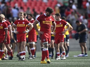 Lucas Rumball (7) du Canada marche sur le terrain à la fin de la deuxième moitié de l'action internationale de rugby à XV masculin contre l'Espagne à Ottawa, le dimanche 10 juillet 2022. Rumball, comme ses coéquipiers des Arrows de Toronto, a plus de questions que de réponses dans à la suite de l'annonce de la fermeture de la franchise de la Major League Rugby.