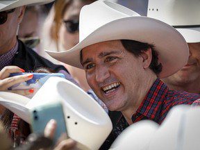 L’homme qui a perturbé le petit-déjeuner du Stampede libéral auquel assistait Trudeau a été condamné à une amende de 750 $ pour intrusion