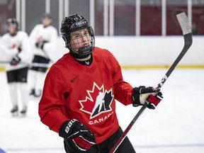 Macklin Celebrini est victime d’inconduite pour avoir embarqué lors de la victoire du Canada lors de la mise au point du Mondial junior