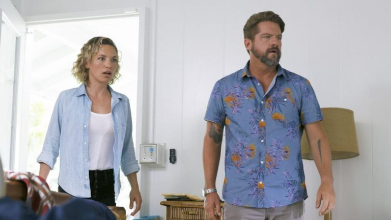 "Magnum PI": Zachary Knighton et Perdita Weeks expliquent pourquoi il était temps que la série se termine
