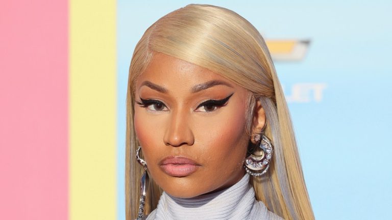 Nicki Minaj aborde les allégations controversées concernant le vaccin contre la COVID-19 de 2021 : « J’aime faire ma propre évaluation »
