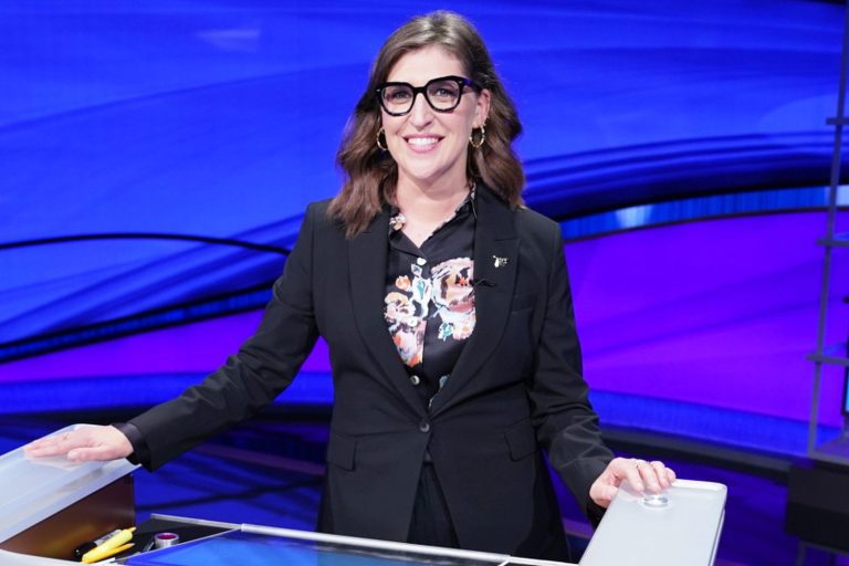 Pourquoi « Jeopardy » a-t-il renvoyé Mayim Bialik ?  Sony explique sa décision dans un communiqué – TVLine