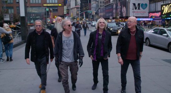 Danny Korthmar, Leland Sklar, Waddy Wachtel, Steve Postell and Russ Kunkel are the studio musicians profiled in the documentary film 'Immediate Family'