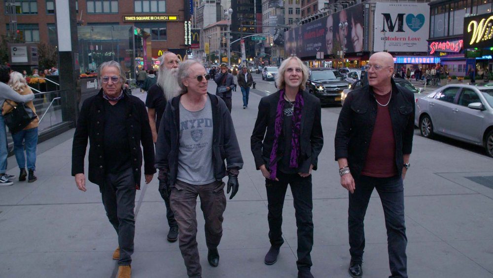 Danny Korthmar, Leland Sklar, Waddy Wachtel, Steve Postell and Russ Kunkel are the studio musicians profiled in the documentary film 'Immediate Family'