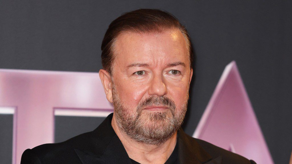 Ricky Gervais dit que les critiques sont « faussement » offensées après qu'une pétition demande à Netflix de supprimer le matériel du nouveau spécial « Armageddon »
