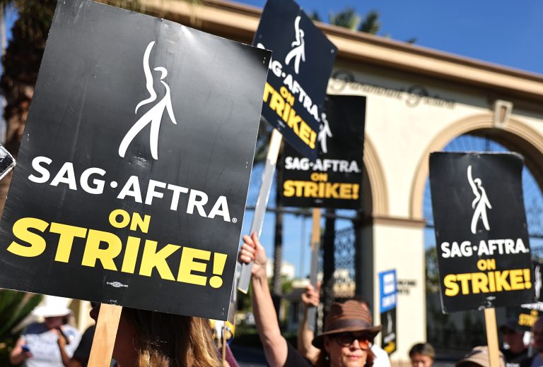 SAG-AFTRA vote pour officialiser le nouveau contrat – TVLine