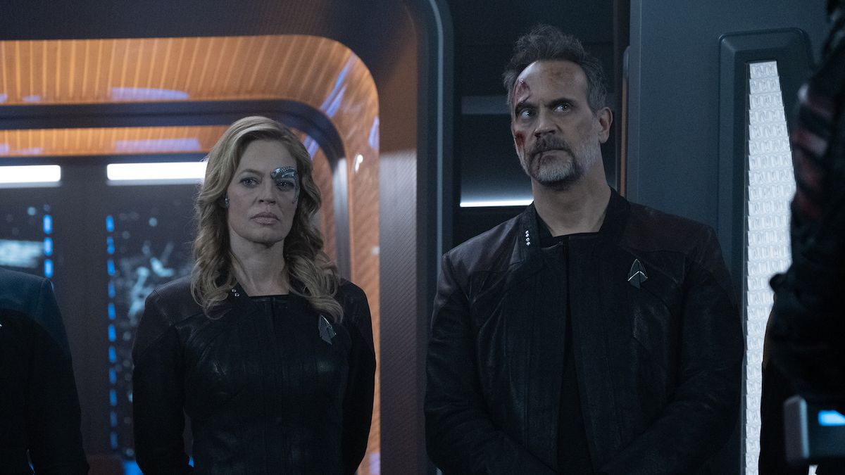 Jeri Ryan and Todd Stashwick in Star Trek: Picard Season 3