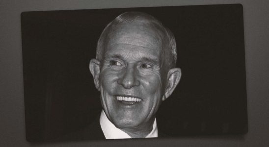 Tom Smothers, comédien, musicien et fléau des censeurs de CBS, décède à 86 ans